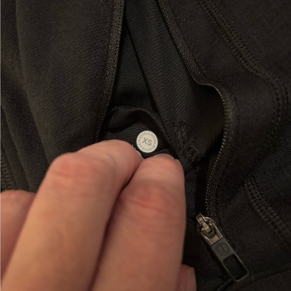 Lululemon Engineered Warmth Full Zip Mens Black Jacket Like New Layer Size XS - Picture 6 of 8